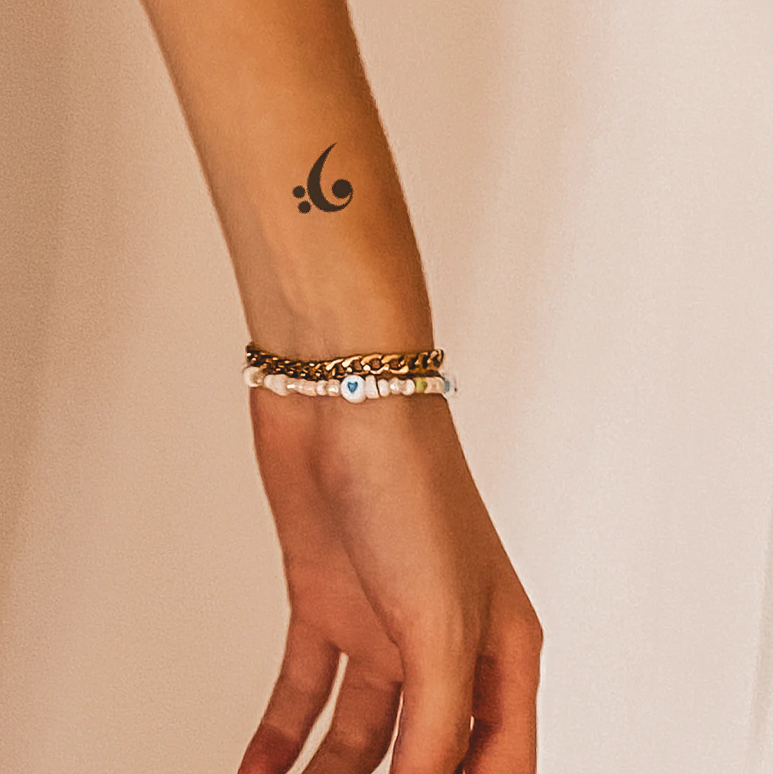 Tatouage en clé de fa