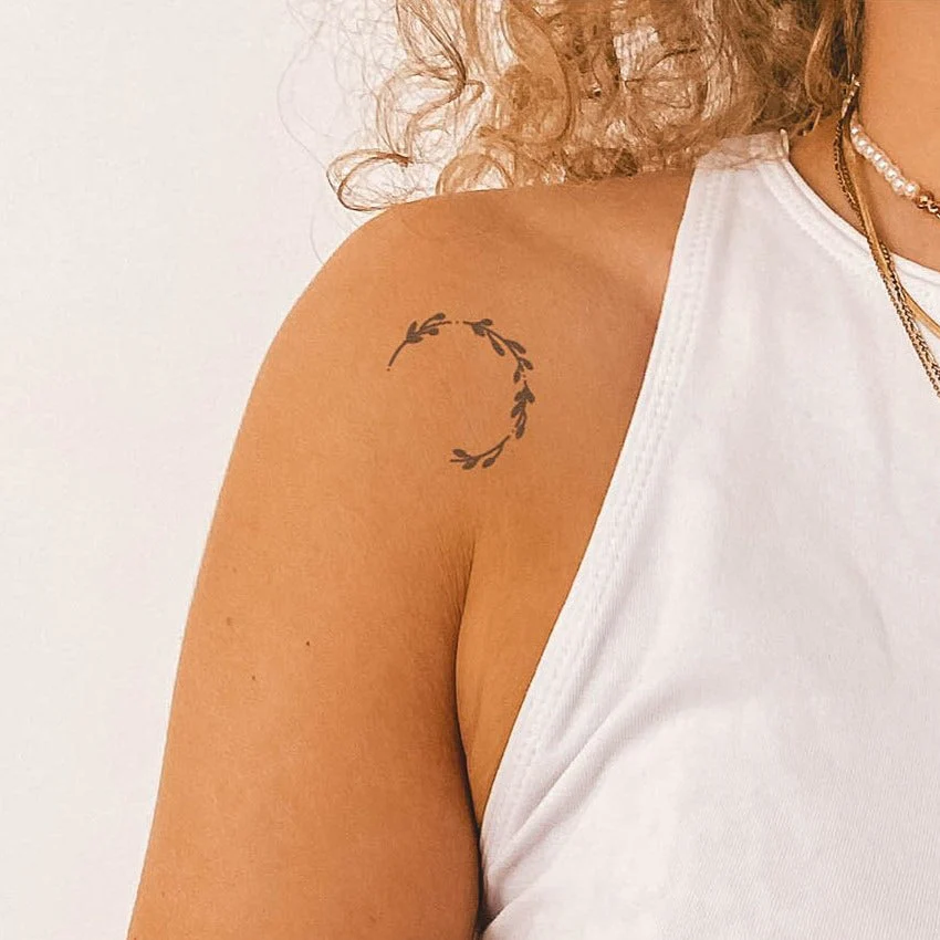 Tatouage de cercle de fleurs