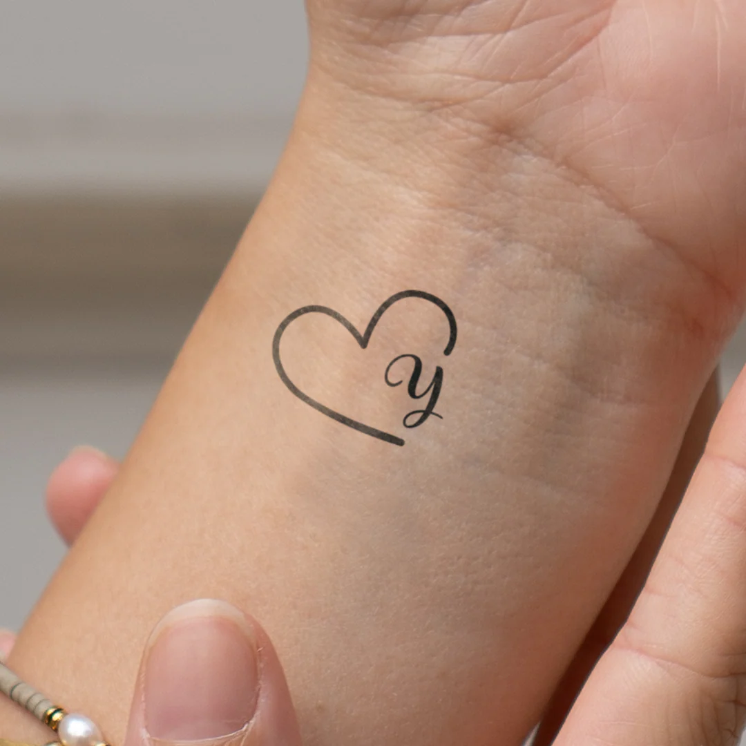 Tatouage cœur avec initiales (A-Z) - Image 73