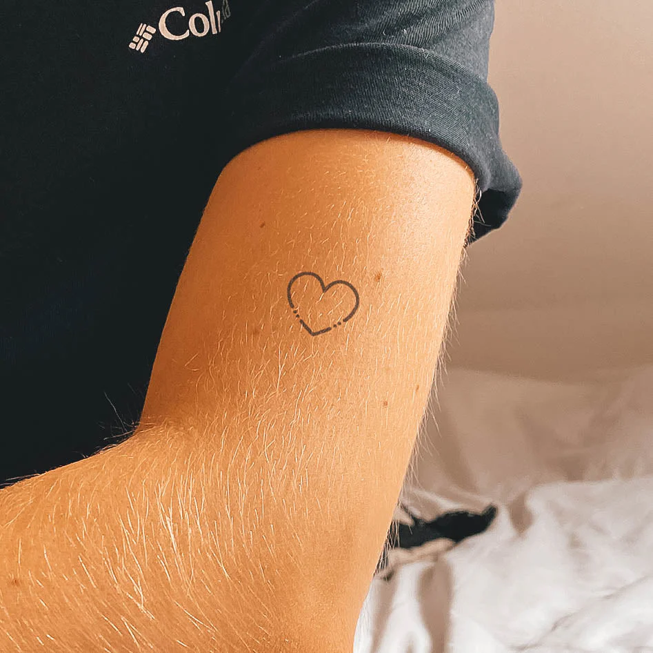 Tatouage Cœur avec Points
