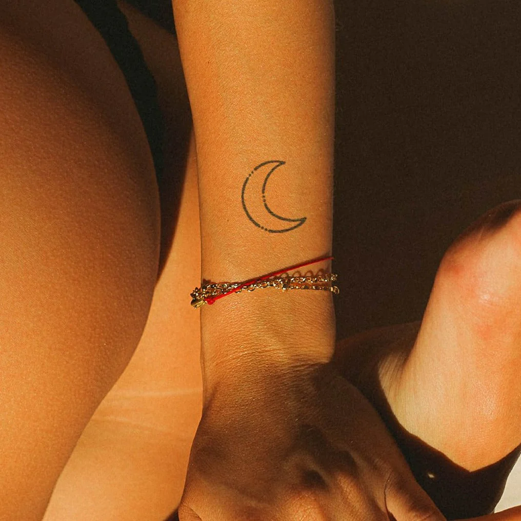 Tatouage Lune avec Points