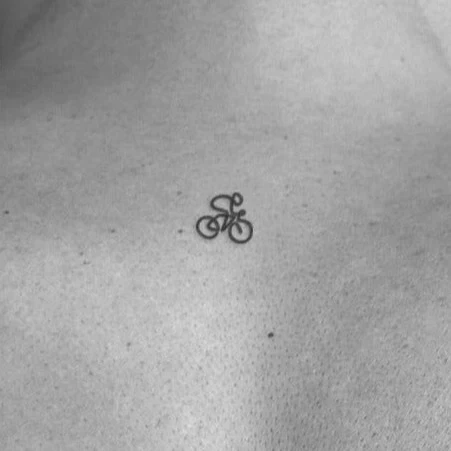 Vélo avec tatouage de cavalier