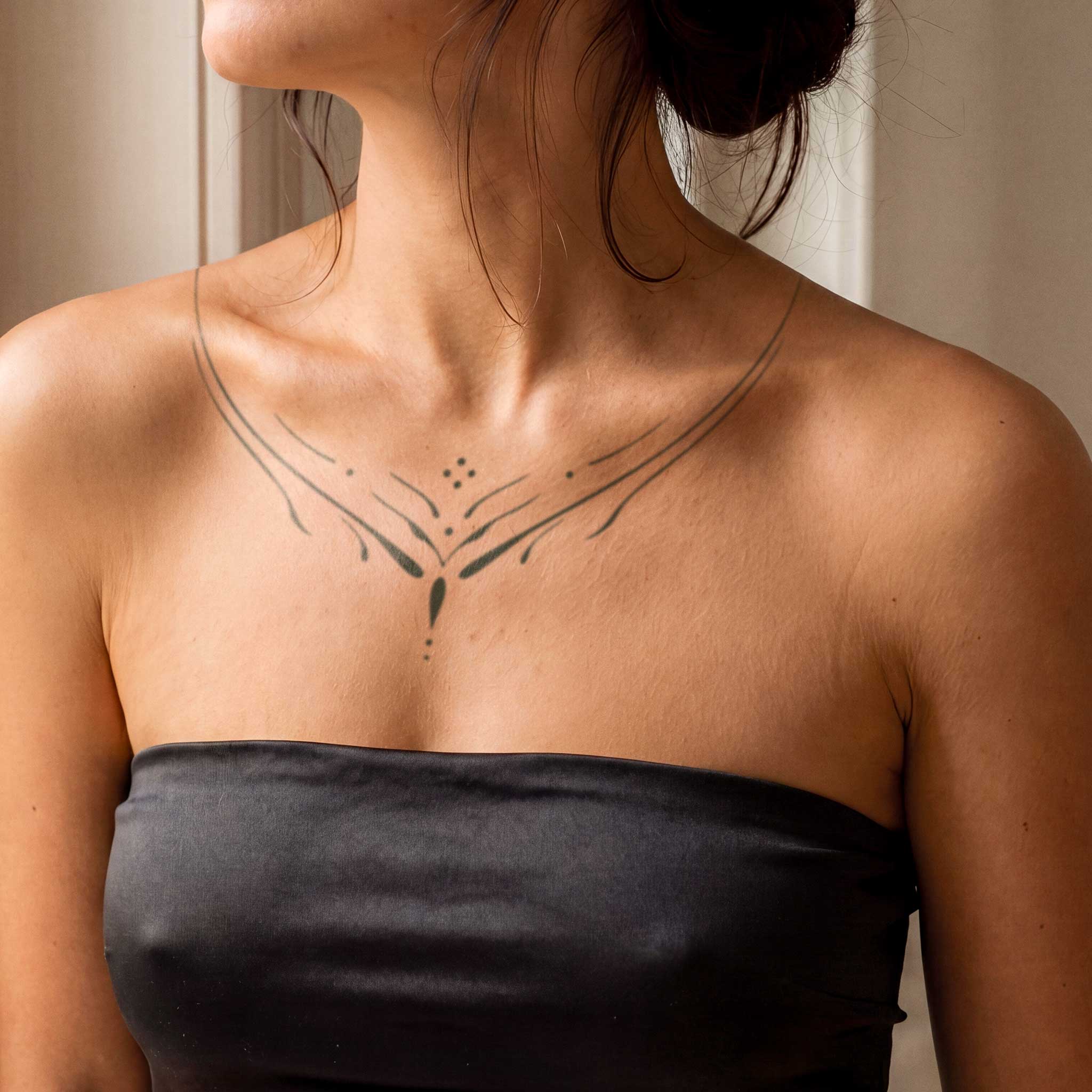 Tatouage tribal lignes délicates