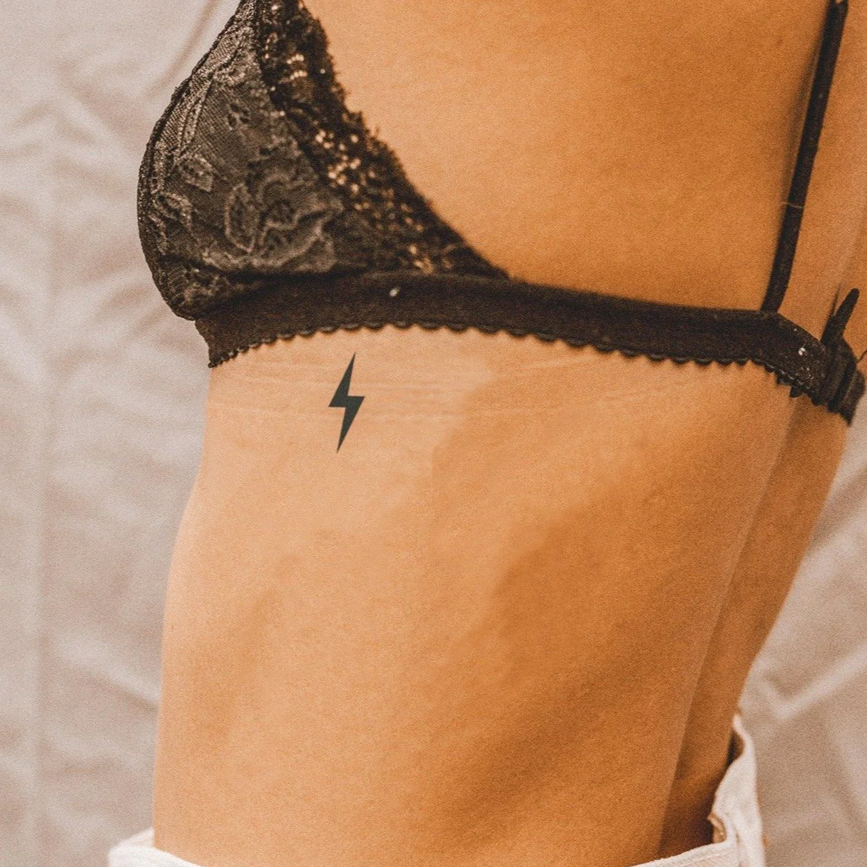 Tatouage Éclair rempli