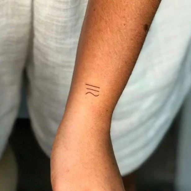 Tatouage Égal à