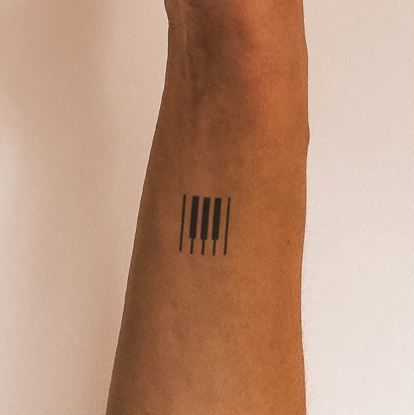 tatouage de touches de piano