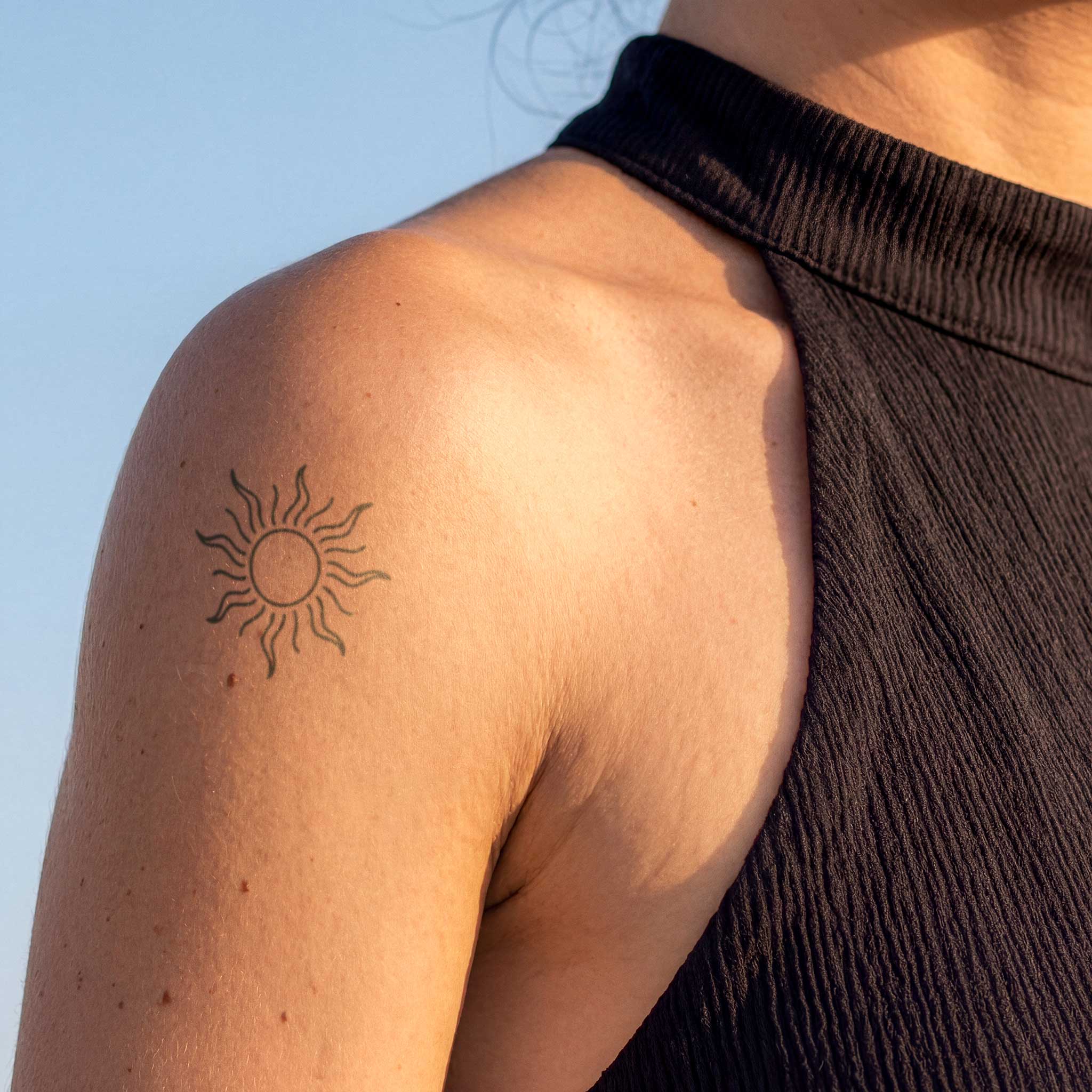 Petit tatouage soleil bohème