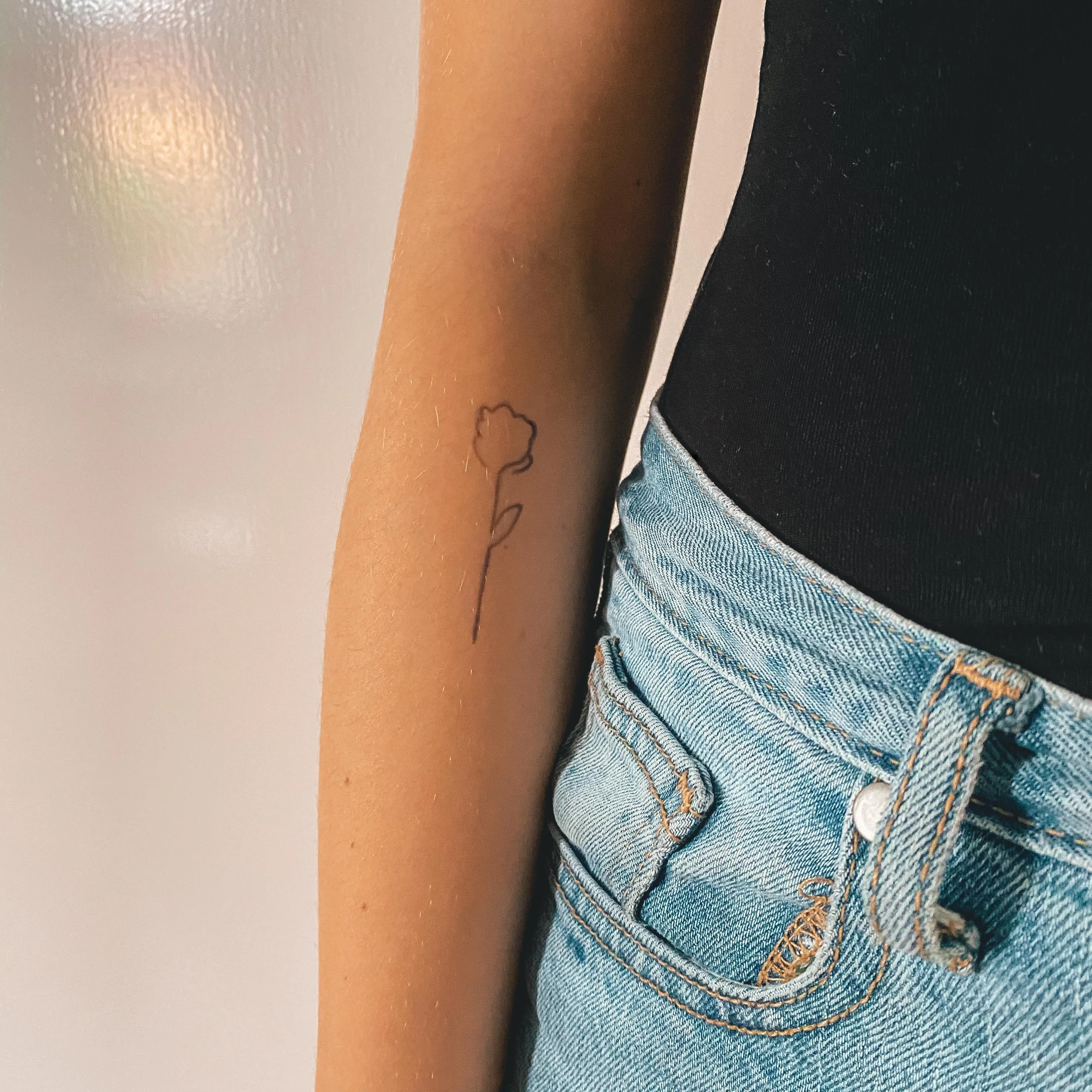 Tatouage ligne rose