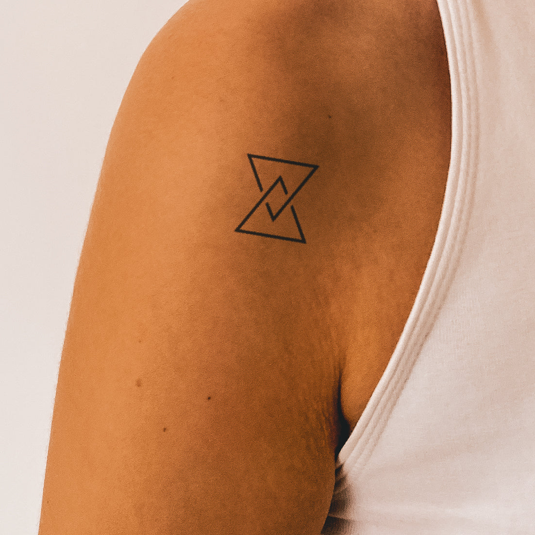 Tatouage de sablier moderne - Image 2