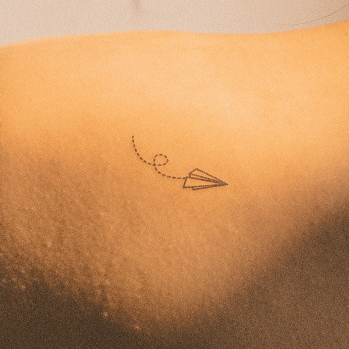 Tatouage d'avion en papier