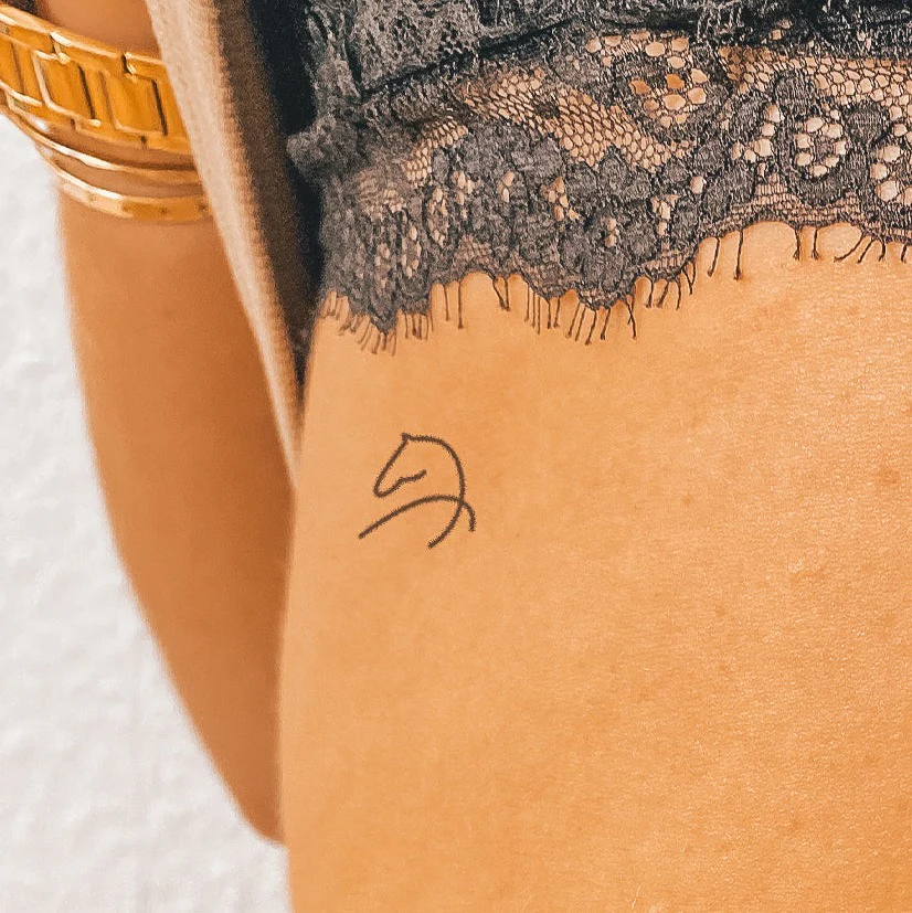 tatouage de ligne de cheval