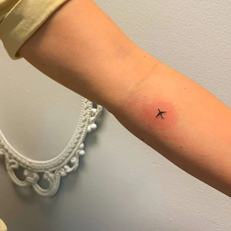 tatouage d'avion