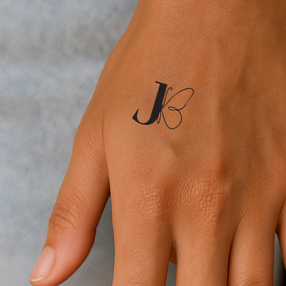 Tatouage papillon avec initiales (A-Z) - Image 28