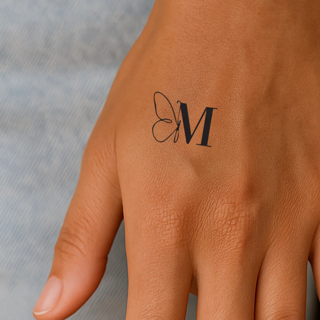 Tatouage papillon avec initiales (A-Z) - Image 37