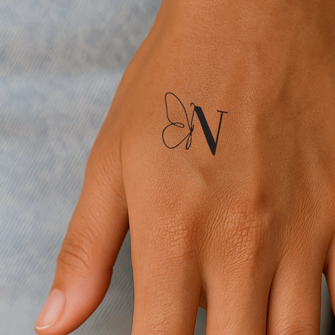 Tatouage papillon avec initiales (A-Z) - Image 40