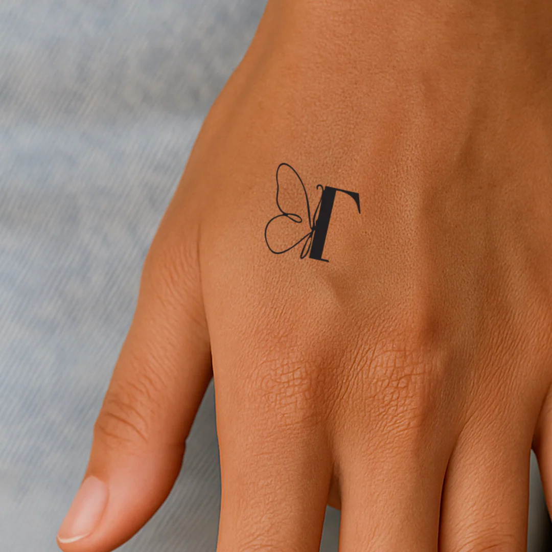 Tatouage papillon avec initiales (A-Z) - Image 58