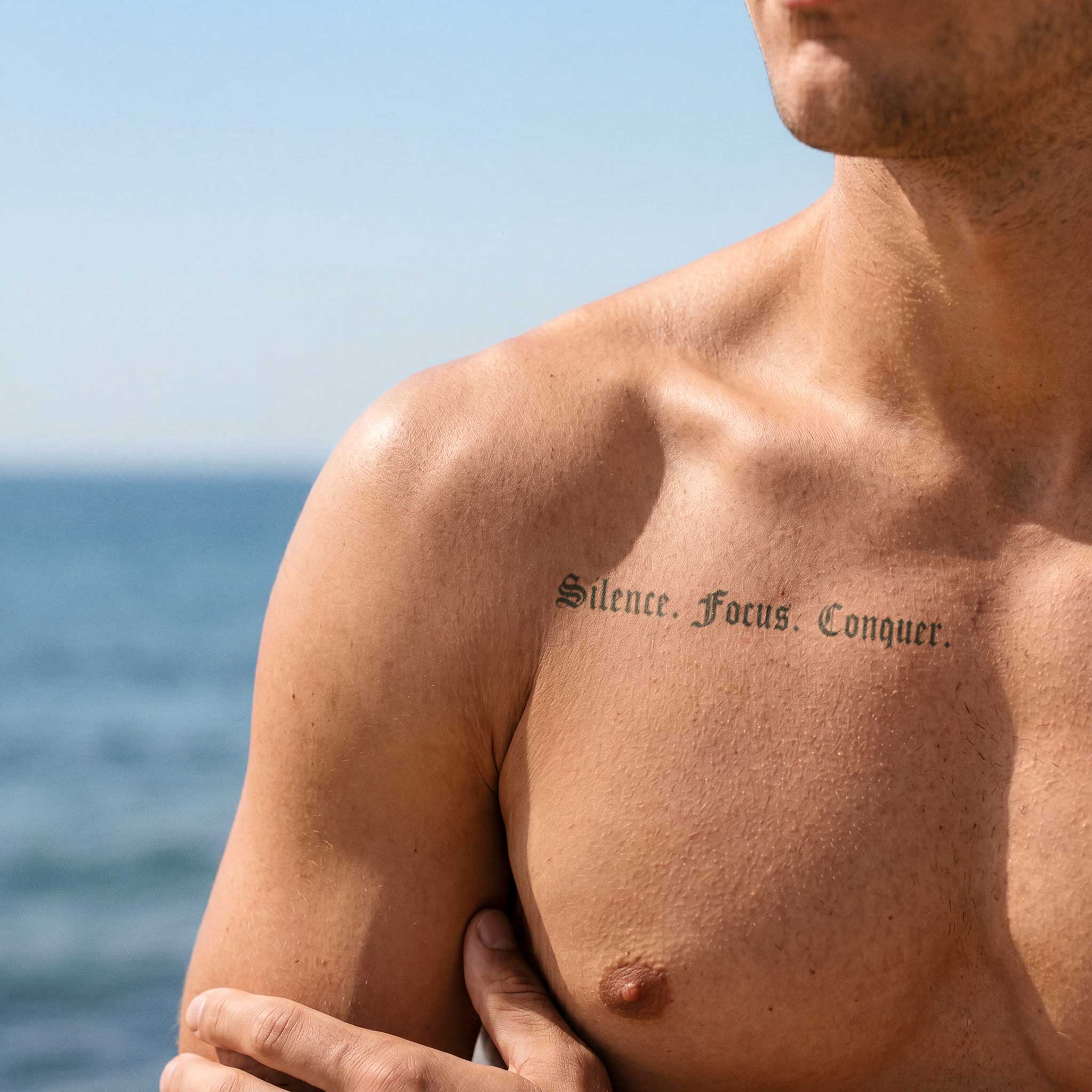 Tatouage "Silence. Focus. Conquer."