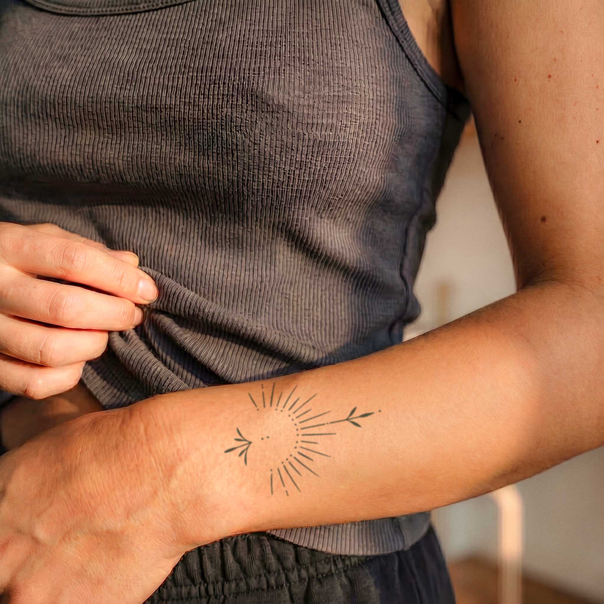 Tatouage rayons de soleil spirituels