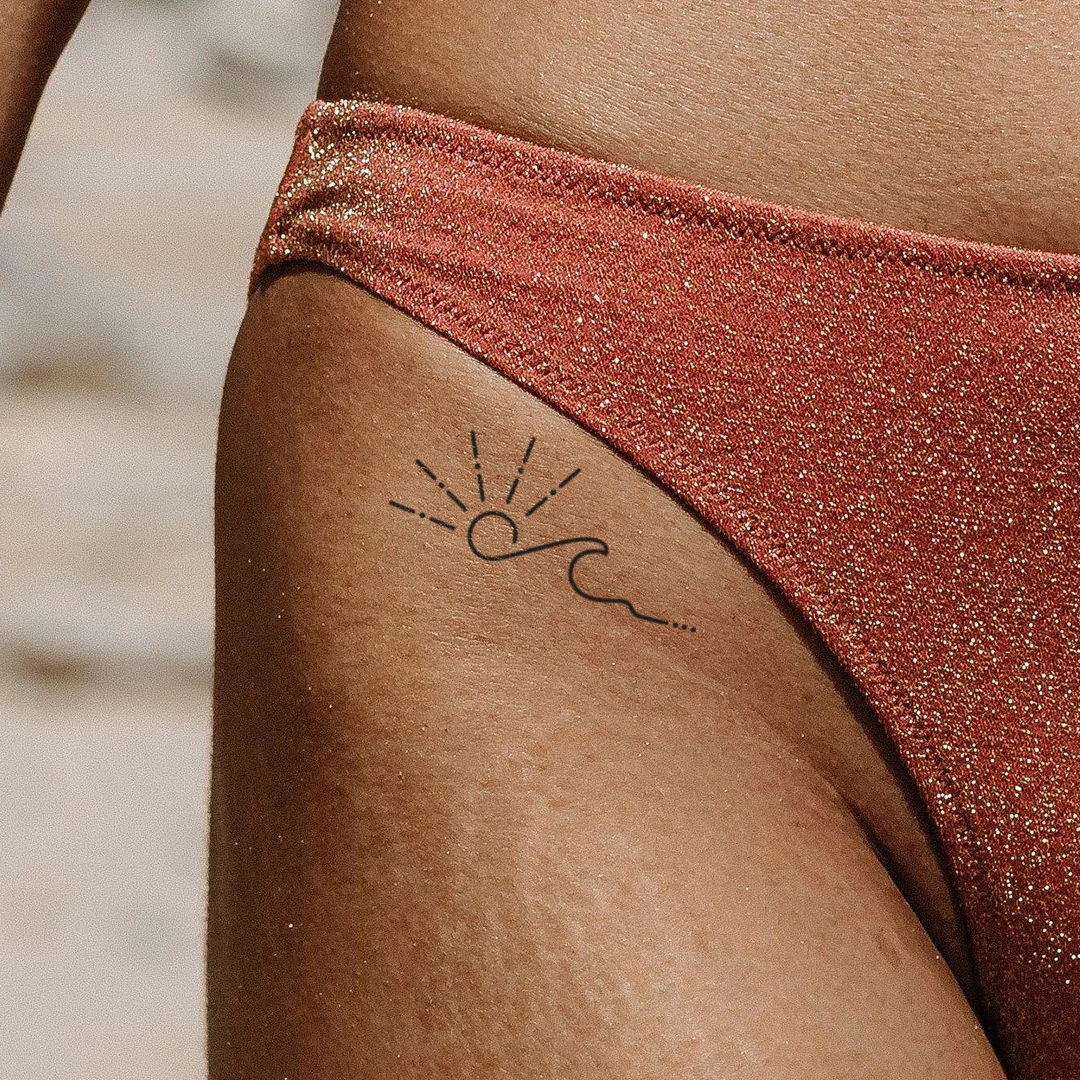 Tatouage Soleil avec Vague - Image 4