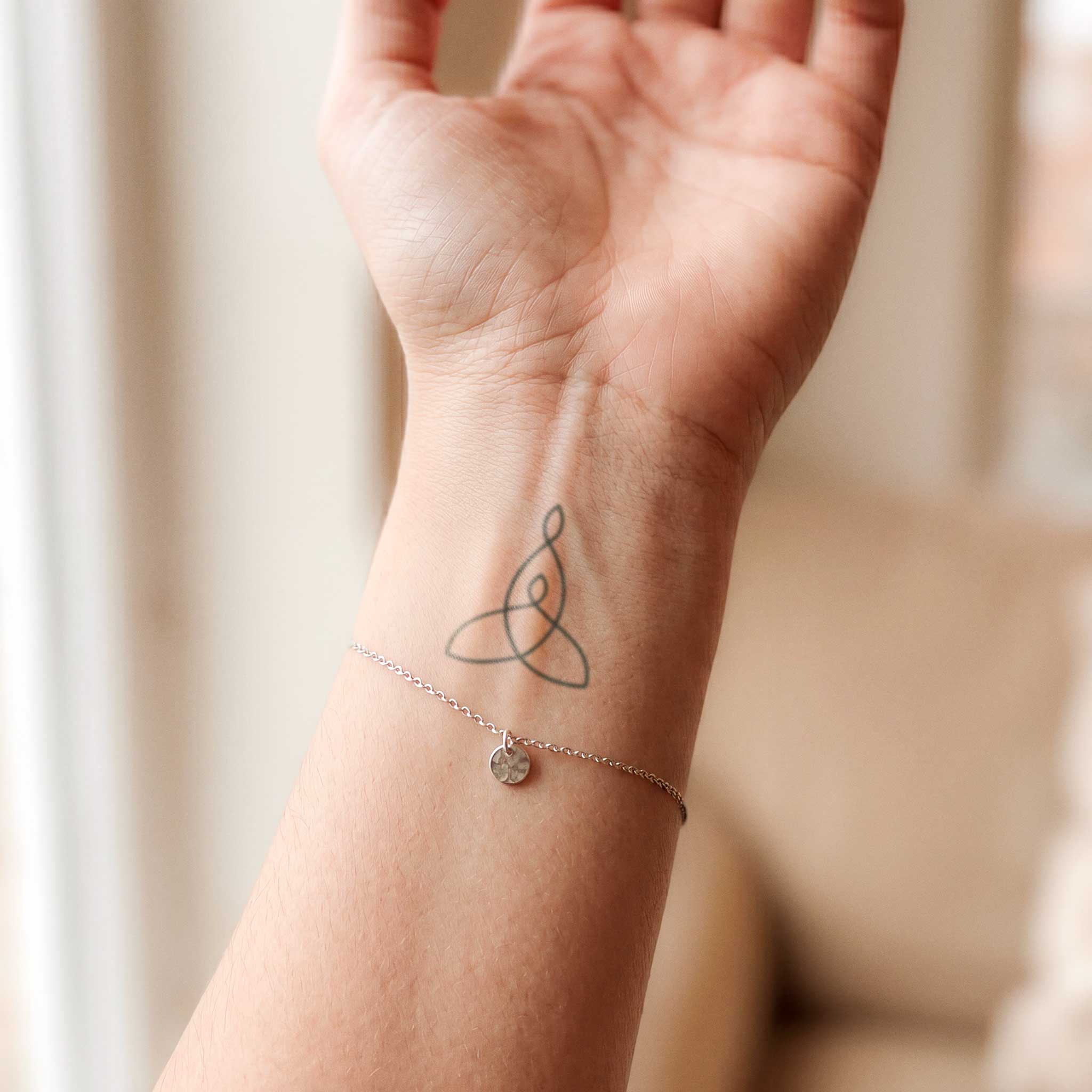 Tatouage symbole de maternité