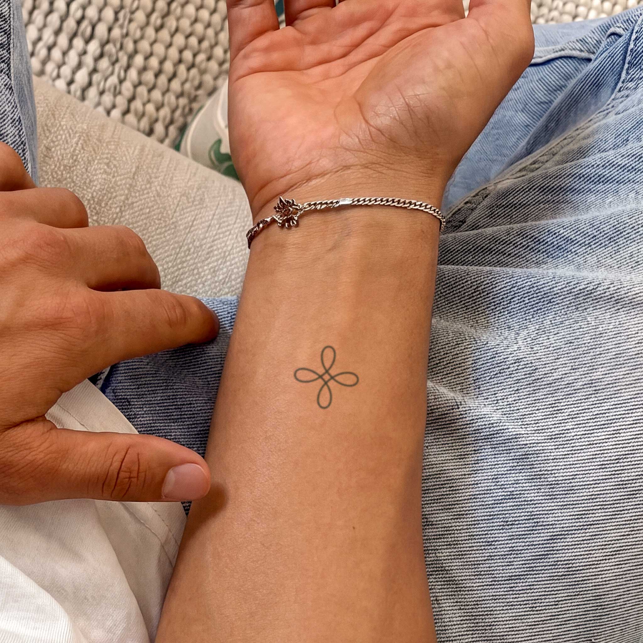 Tatouage symbole de joie