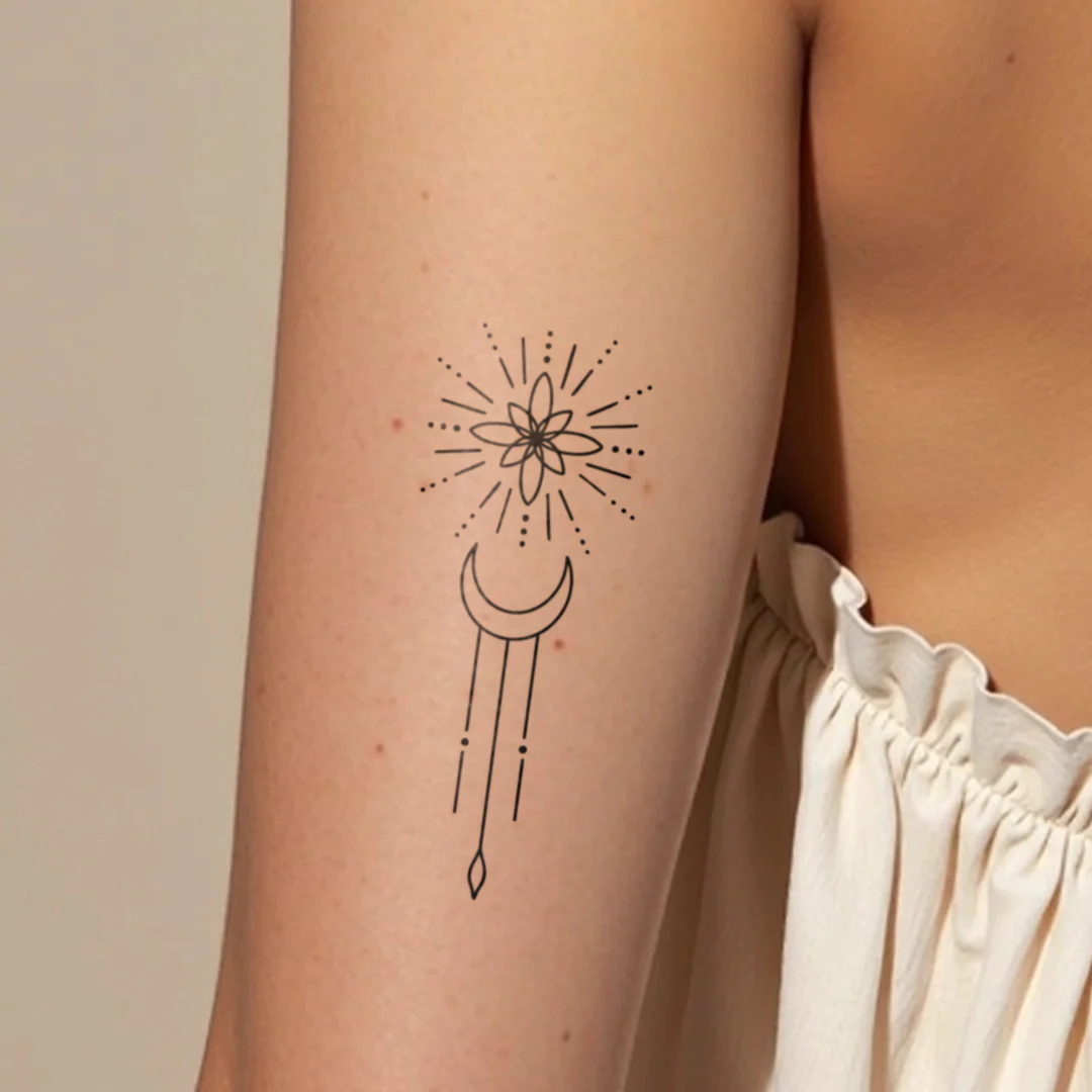 Tatouage Lune Géométrique et Ornementale