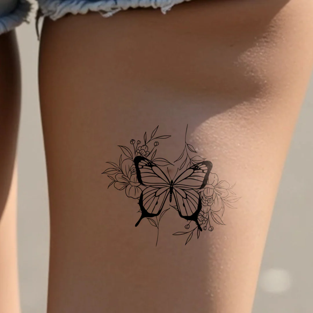 Tatouage Papillon Entouré de Fleurs