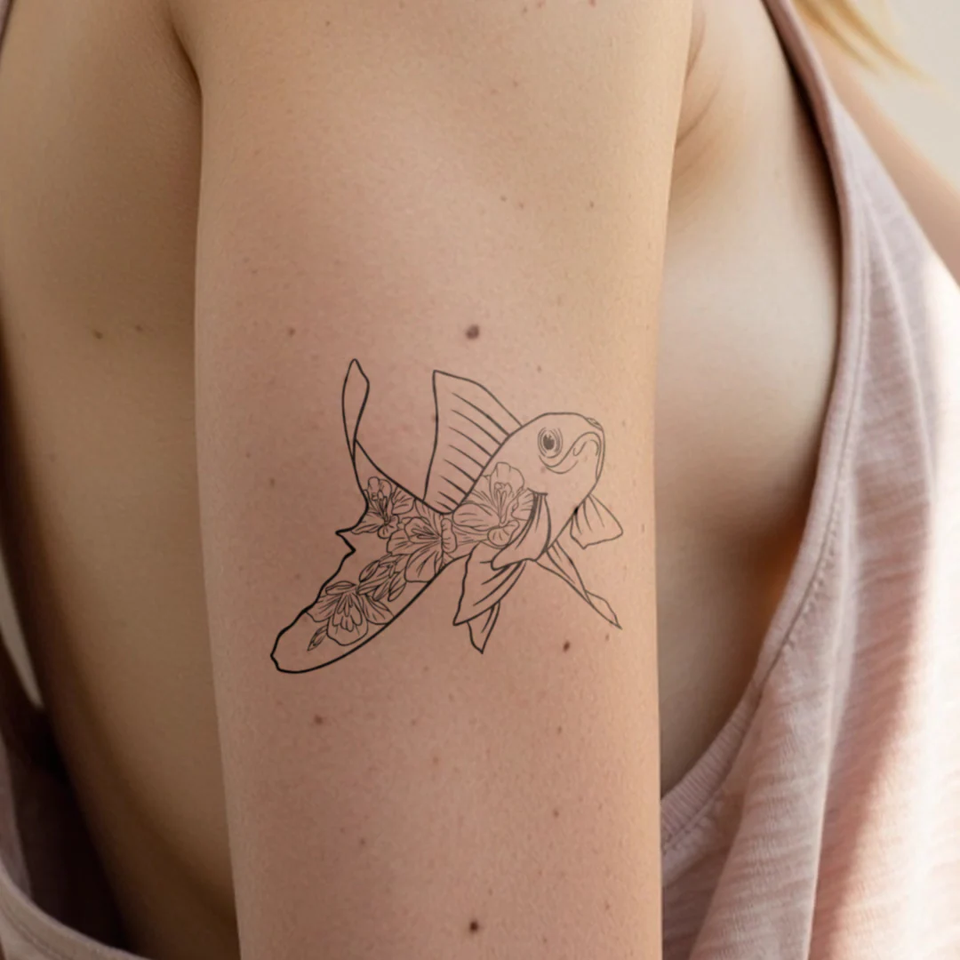 Tatouage Poisson Rouge Fleurissant