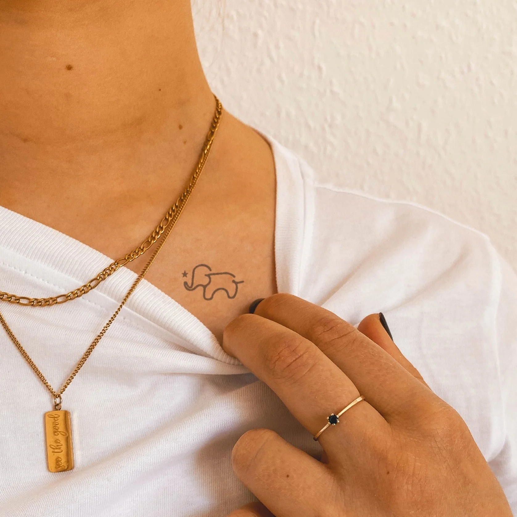 Petit tatouage d'éléphant